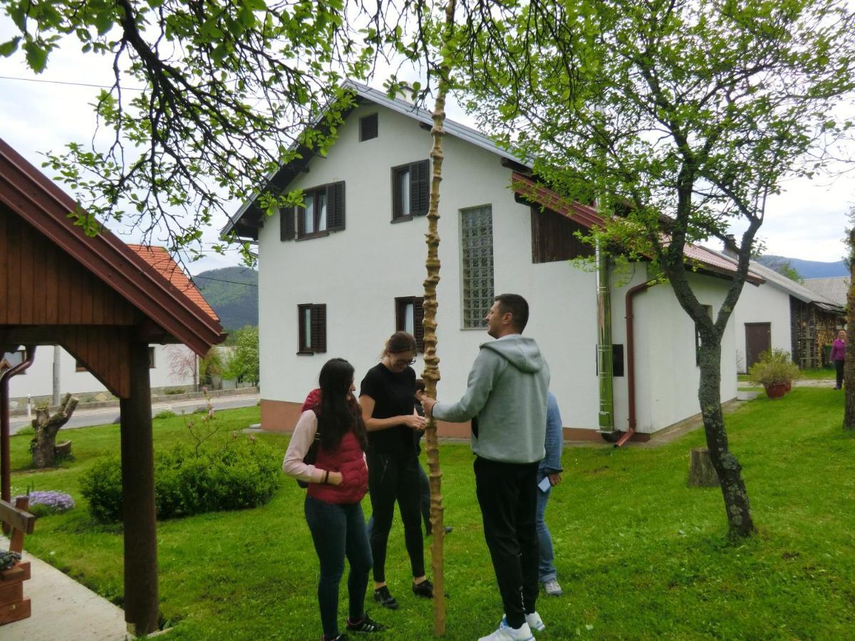 Pansion Izvor Hotel Korenica Eksteriør billede